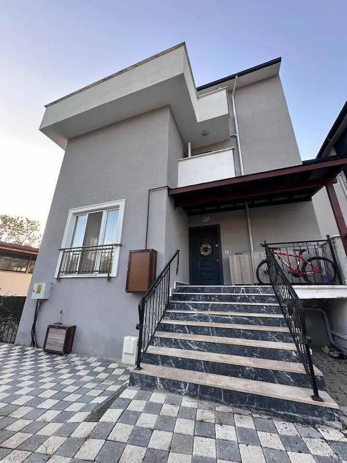 KARTEPE ACISUDA SATILIK TRİPLEKS VİLLA