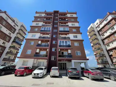 İSKELE BÖLGESİNDE , ROYAL SUN SİTESİNDE 2+1 EŞYALI DAİRE, DENİZE 10 DAKİKA YÜRÜME MESAFESİNDE