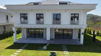 DENİZE YÜRÜME MESAFESİNDE, SİTE İÇERİSİNDE, MODERN VİLLA FIRSATI!