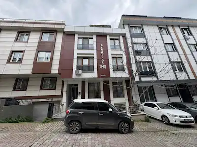 KÜÇÜKÇEKMECE YEŞİLOVADA BAHÇELİ 2+1 SATILIK DAIRE