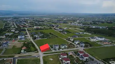 GÖLBAŞI KARŞIYAKA’DA VİLLA İMARLI  CADDE VE SOKAK KÖŞELİ ÖZEL ARSA