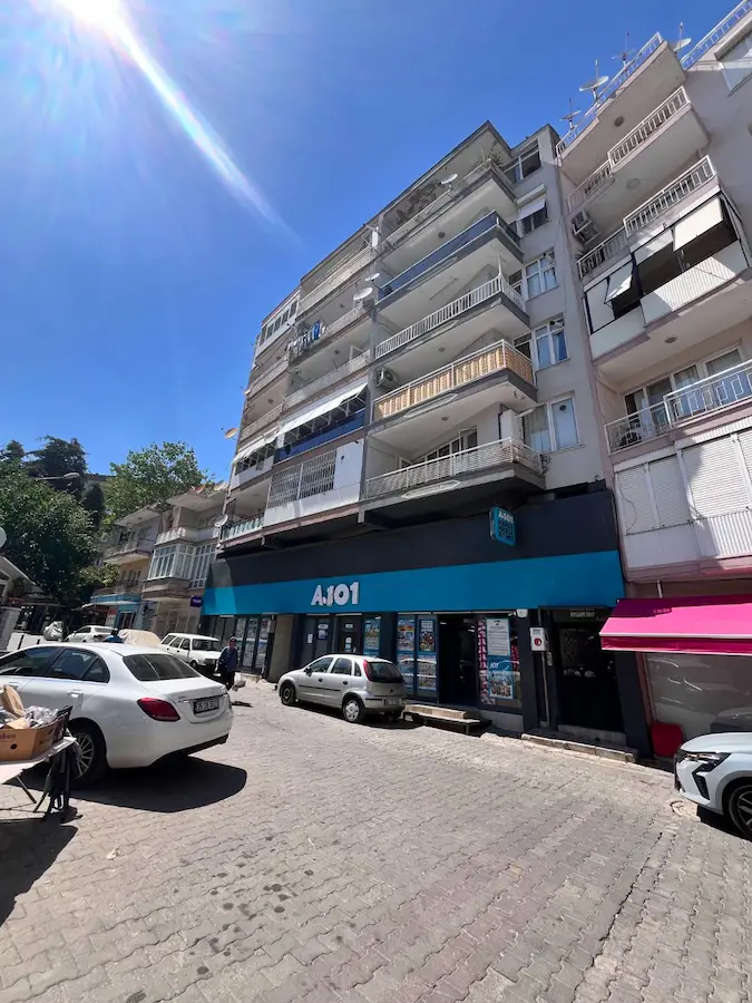 YEŞİLYURT'TA MASRAFSIZ HER ODASI GÜNEŞ ALAN 3+1 SATILIK DAİRE