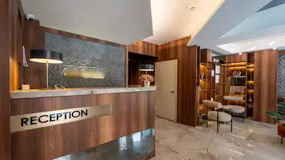 ALSANCAK TA EŞSİZ KONUMDA DENIZE 600 MT SATILIK BUTİK OTEL 