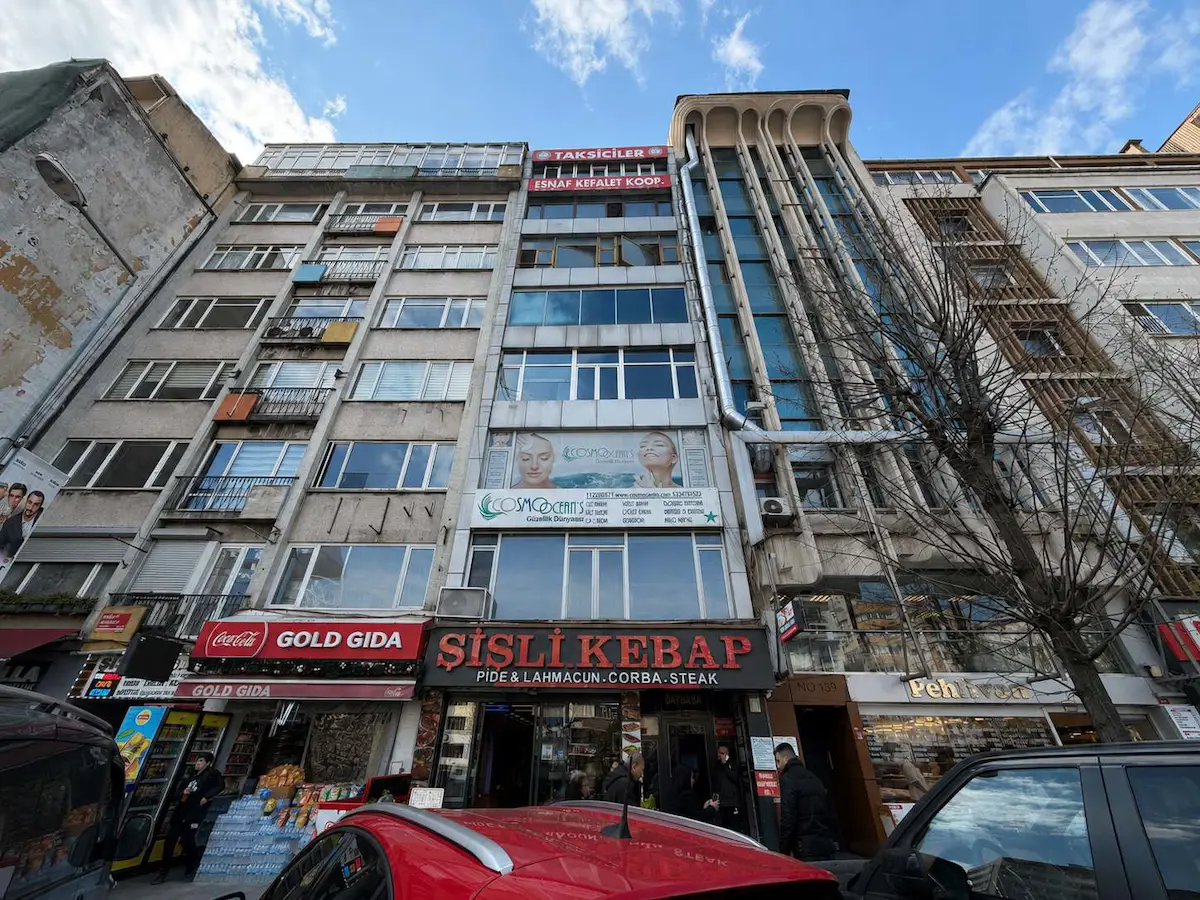 ŞİŞLİ CAMİ KARŞISINDA SATILIK DÜKKAN