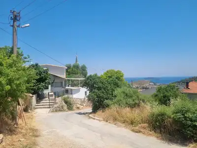 URLA DENİZLİ KOCADERE KÖYÜNDE SATILIK 373M² DENİZ MANZARALI ARSA