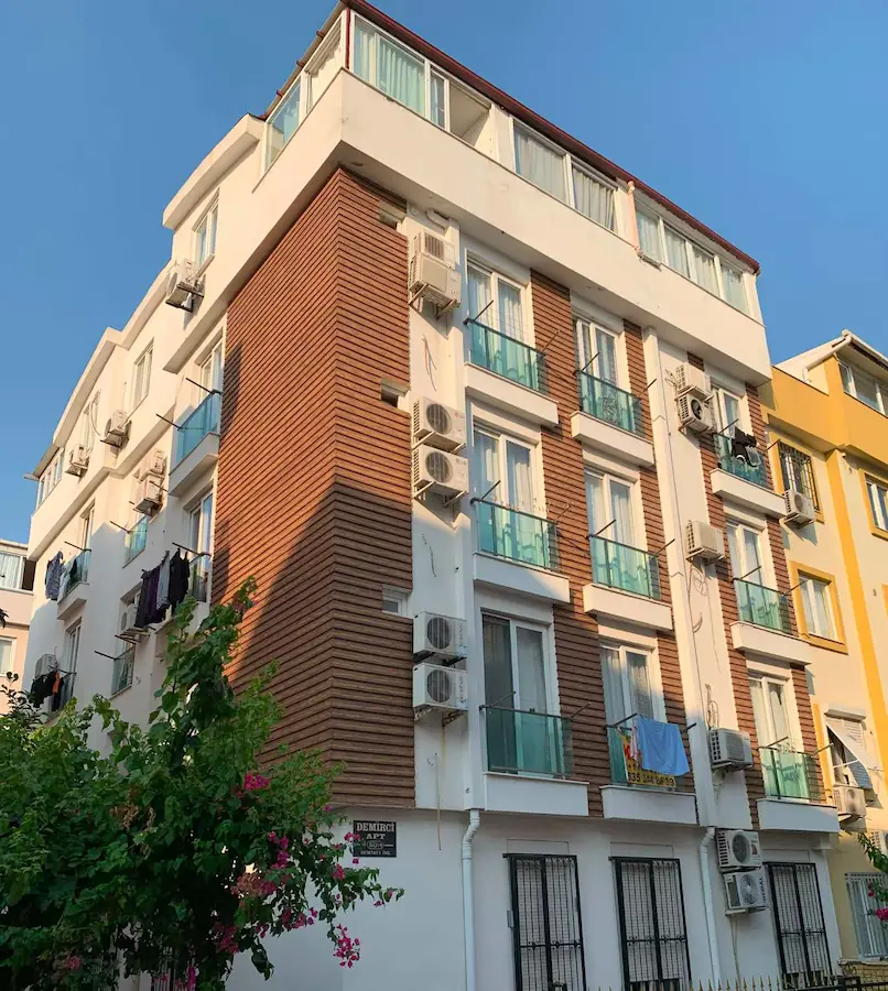 YEŞİLYURT MAHALLESİNDE ARAKAT EŞYALI KİRALIK 2+0 DAİRE