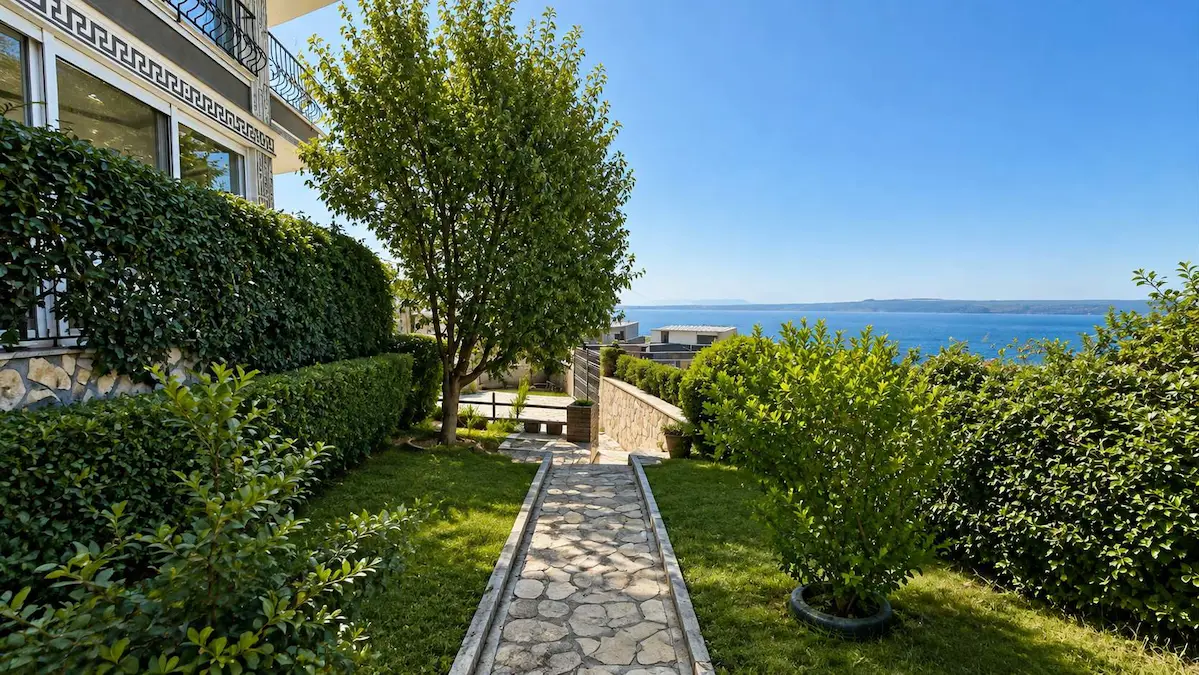 ÇANAKKALE ERENKÖY'DE BOĞAZ MANZARALI, GENİŞ BAHÇELİ MÜSTAKİL EV
