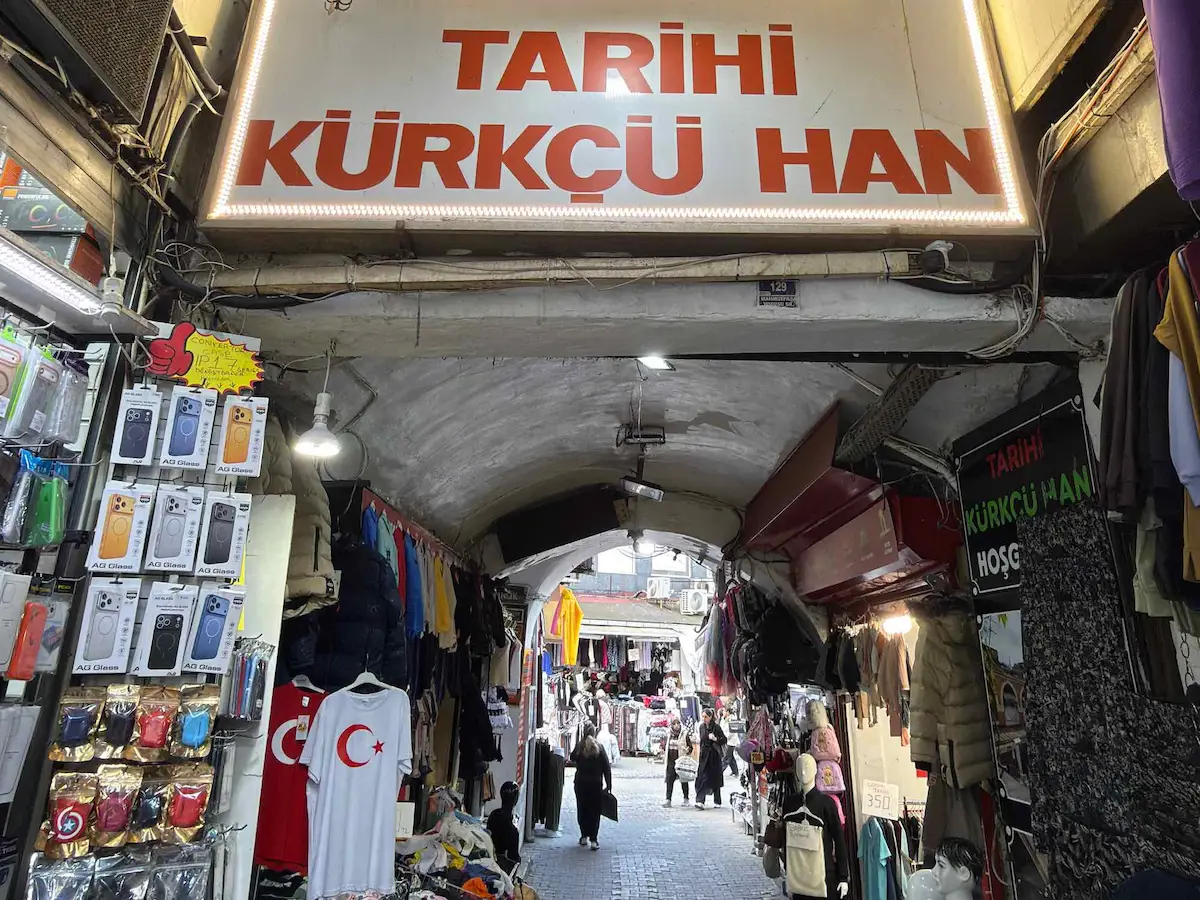 KAPALIÇARŞI TARİHİ KÜRKÇÜ HAN SATILIK DÜKKAN-REMAX KAYA 2