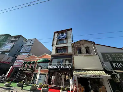 İZMIT MERKEZ TRAMVAY YOLU ÜZERINDE KIRALIK OFIS