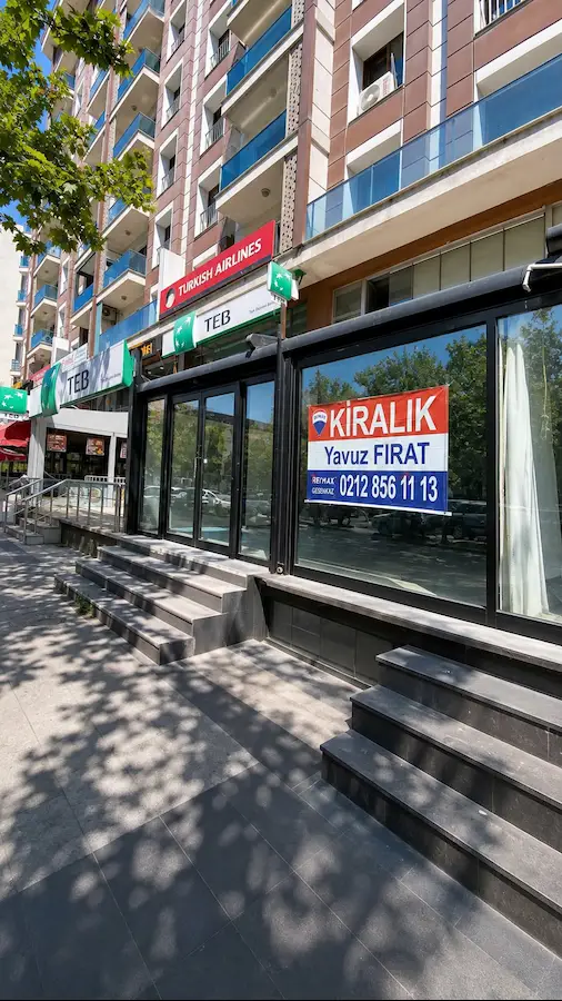 MERKEZİ İŞLEK CADDEDE HER İŞE UYGUN KİRALIK DÜKKAN MAĞAZA