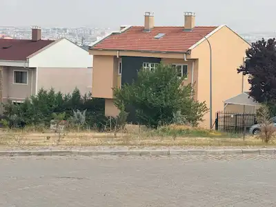 FIRSAT GÖLBAŞI KARŞIYAKADA HAVUZLU 3 KATLI NA TAMAM MÜSTAKİL VİLLA