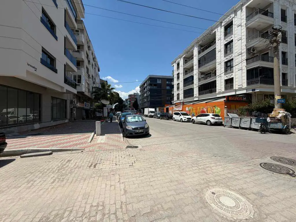 KARŞIYAKA AKSOY'DA SATILIK DÜKKAN
