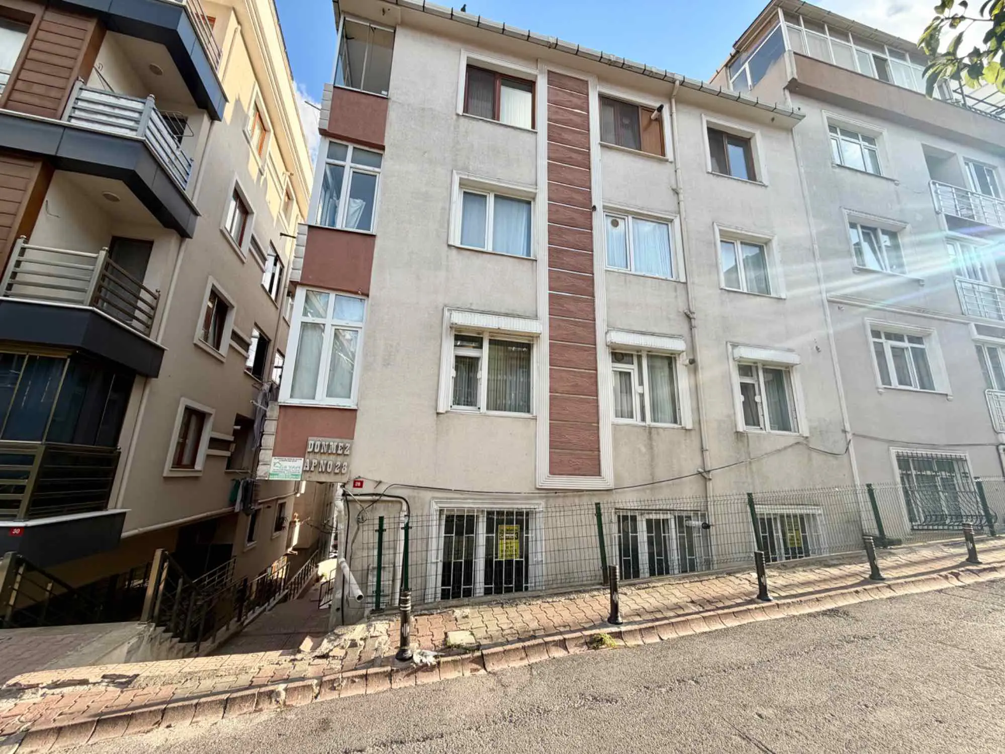 ÜMRANİYE İSTIKLAL MAHALLESINDE GIRIŞ KAT 2+1 SATILIK DAIRE