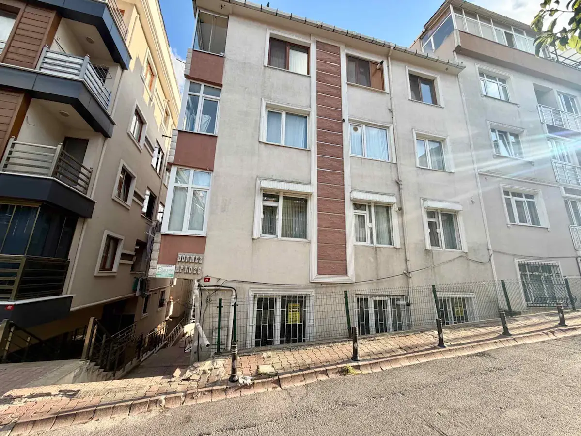 ÜMRANİYE İSTIKLAL MAHALLESINDE GIRIŞ KAT 2+1 SATILIK DAIRE