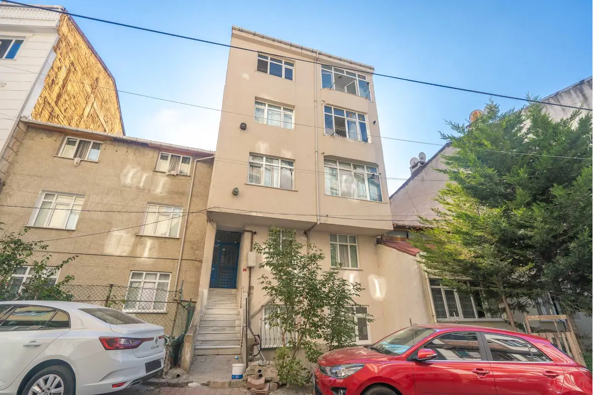 REMAX GELİŞİMDEN İSTİKLAL MAHALLESİNDE 2+1 KİRALIK DAİRE