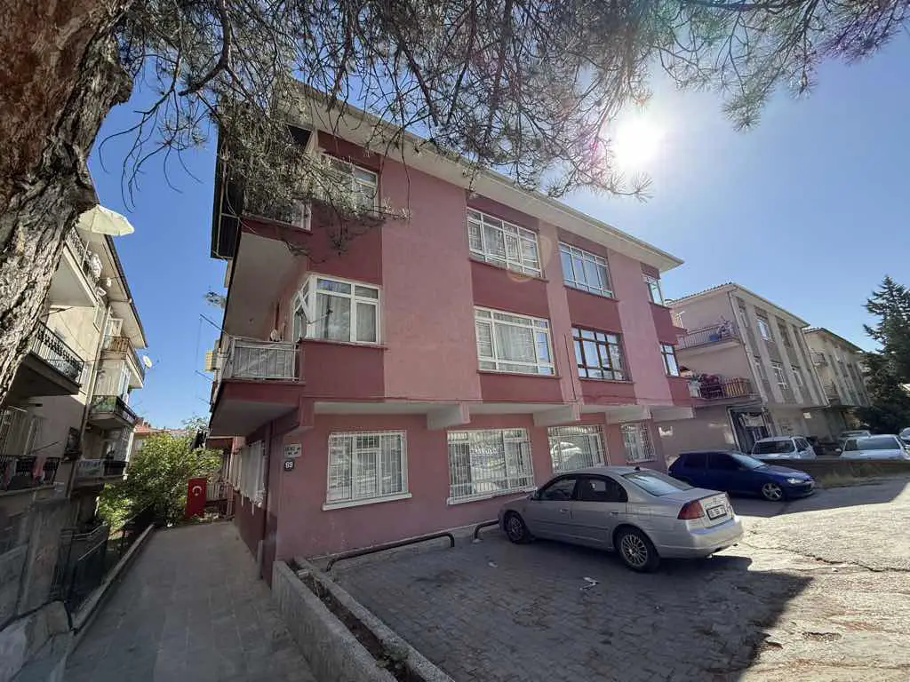 KEÇİÖREN’DE GİRİŞ ALTI KOT 2+1 KİRALIK DAİRE