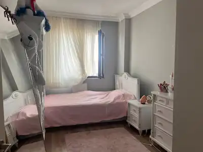 KURTKÖY MERKEZDE, LÜKS SİTEDE, EBEVEYN BANYOLU KİRALIK GENİŞ 3+1