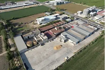 🏭 RE/MAX OVA’DAN ADANA YÜREĞİR–KARATAŞ YOLU ÜZERİNDE SATILIK FABRİKA

📍 14.112 M² ARSA | 8.000 K