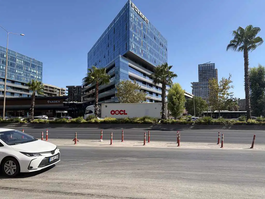 ANKARA CADDESİ’NDE  PRESTİJLİ KONUMDA 1.376 M²’LİK 4 CEPHELİ TEK İŞYERİ
