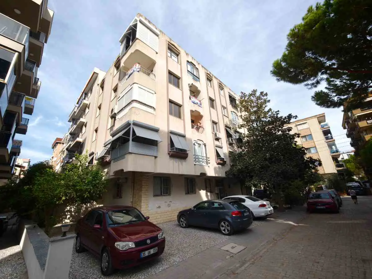 KARŞIYAKA BAHÇELİEVLER’DE 3+1 | 105 M² BRÜT | BALKONLU | DOĞALGAZ KOMBİLİ | BOŞ