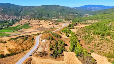 RE/MAX İNCİ KEPSUT KEÇİDERE’DE SATILIK 3.145M² TARLA VE KONTEYNER