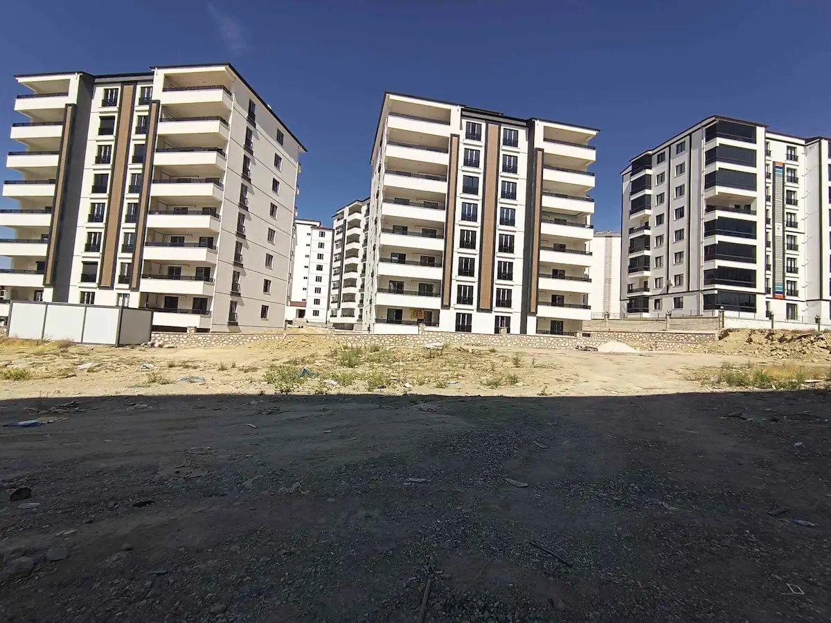 RE/MAX DEĞİŞİM’DEN Ç.ÇIRA MAH. SAHABE CAMİ YANI 2+1 LÜX DAİRE