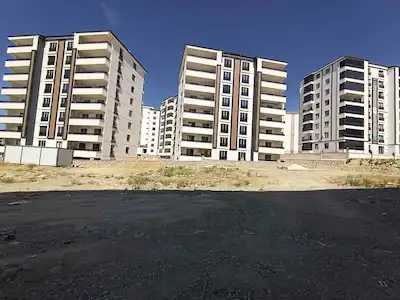 RE/MAX DEĞİŞİM’DEN Ç.ÇIRA MAH. SAHABE CAMİ YANI 2+1 LÜX DAİRE