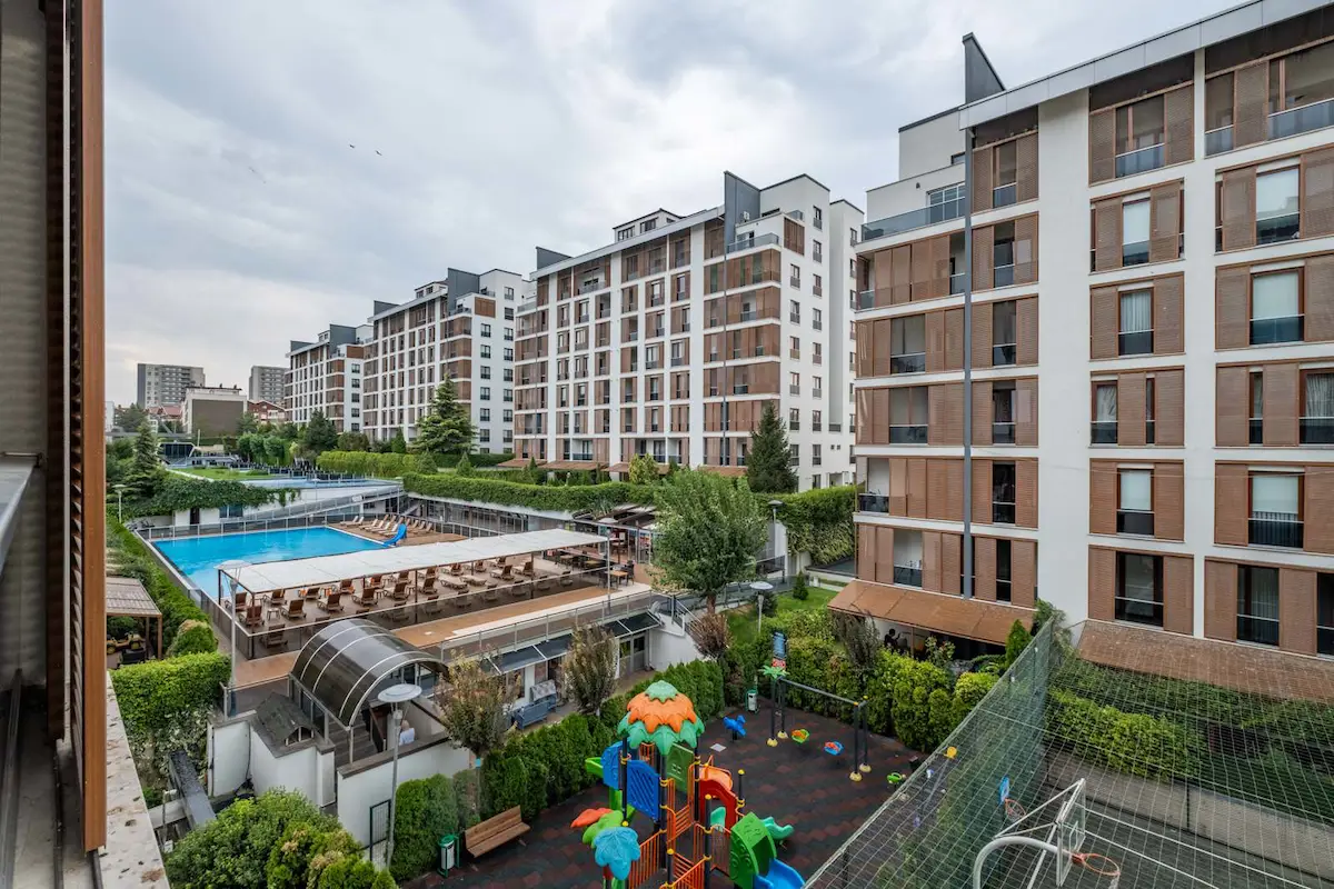 REMAX AREA DAN GEÇITPARK SITESI SATILIK 3+1 BAHÇE DUBLEKS DAIRE