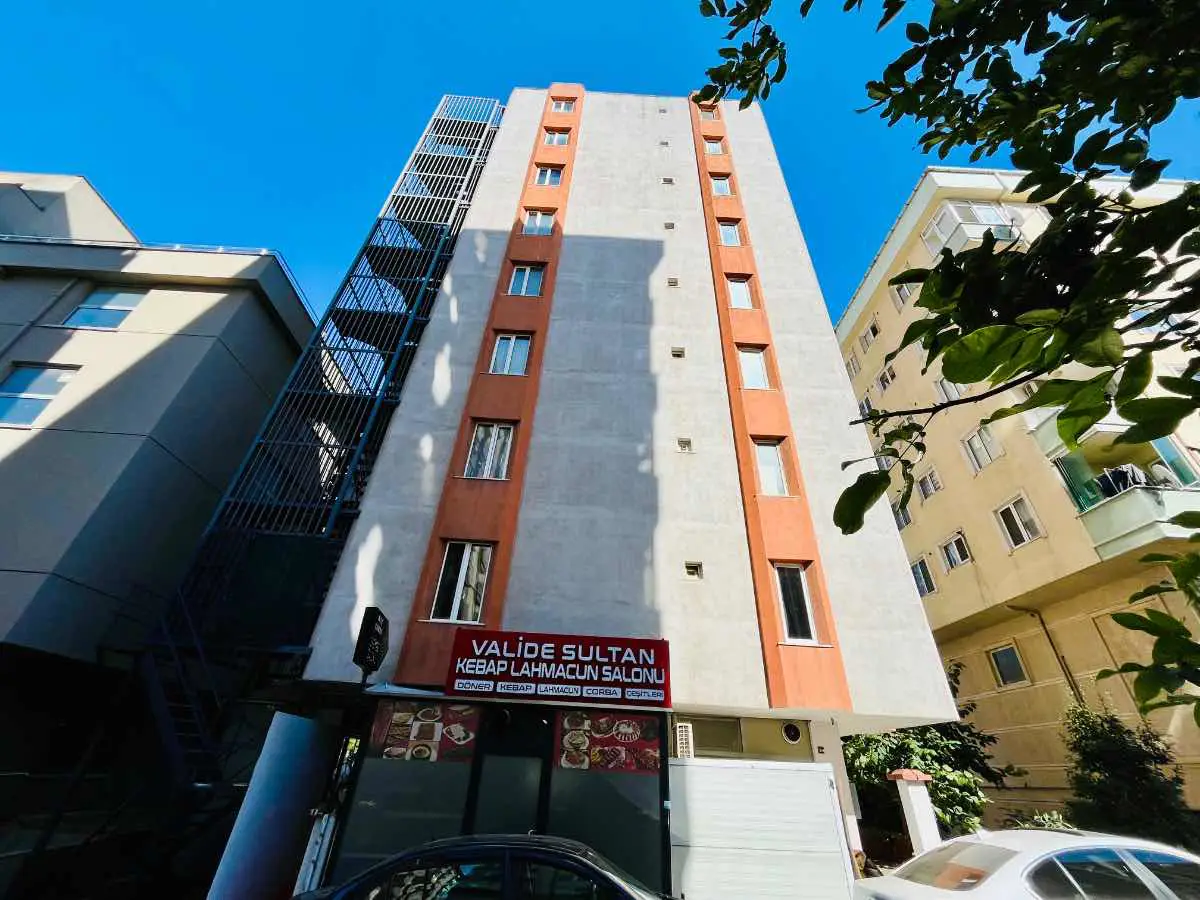 ATAŞEHIR YENIŞEHIR TEM YANYOL ÜZERINDE KIRALIK 3+1 IŞYERI OFIS