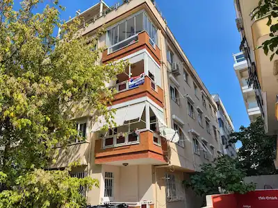 REMAX ENJOY'DAN ALTINTEPE'DE KATTA TEK KIRALIK 4+1 DAIRE