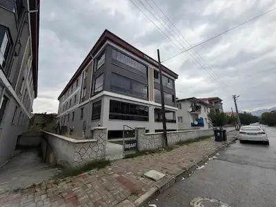 REMAX DEM'DEN CUMHURİYET MAH. 2+1 SATILIK KİRACILI GENİŞ DAİRE