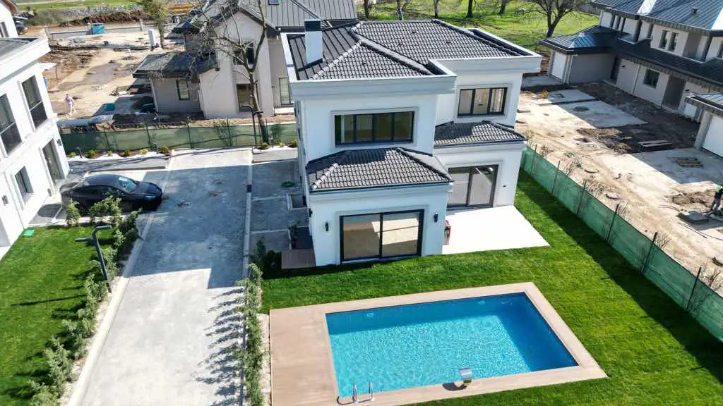 KASABANIN ŞERİFİ ÇEKMEKÖY ÖMERLİ ADA ÖMERLİ HAVUZLU MÜSTAKİL VİLLA