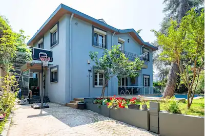 ÇENGELKÖY’DE TİCARİ KULLANIMA UYGUN 4.5+1 VİLLA