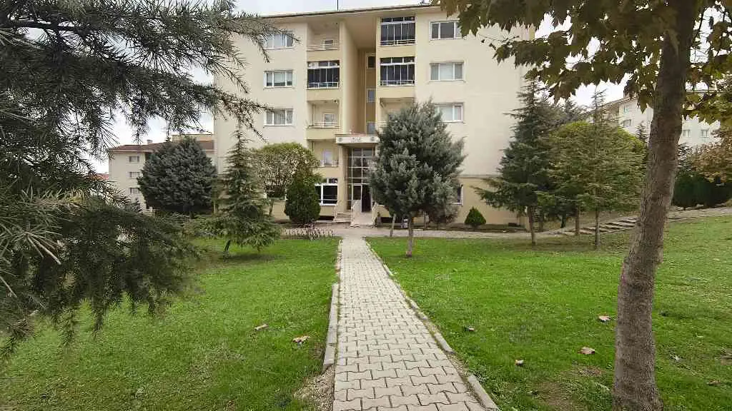 ADAPAZARI’NDA SİTE İÇİNDE 3+1 | 125 M² BRÜT | EN ÜST KAT (5/5) | BALKONLU