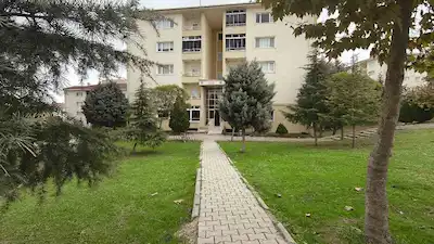 ADAPAZARI’NDA SİTE İÇİNDE 3+1 | 125 M² BRÜT | EN ÜST KAT (5/5) | BALKONLU
