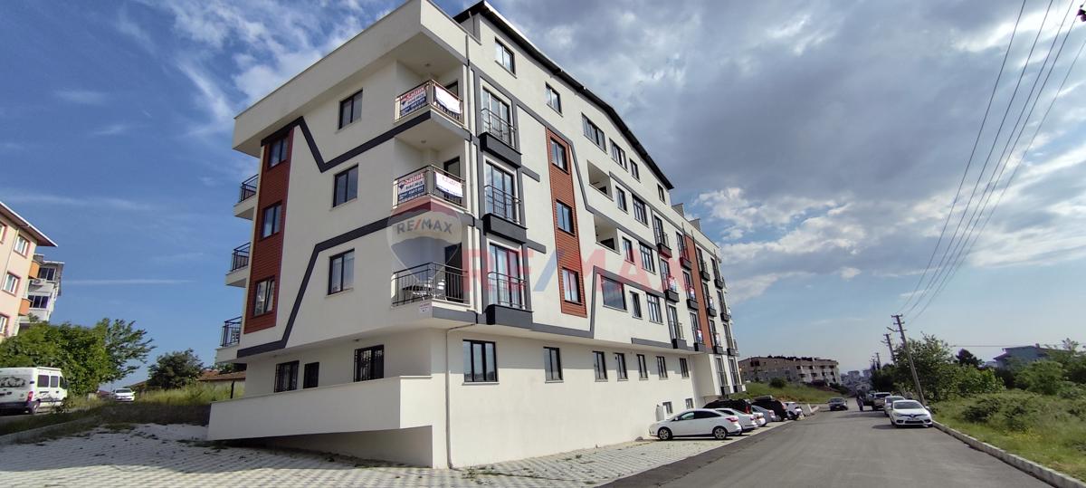 ÇAYIROVA AKSE'DE ASANSÖRLÜ, SOSYAL DONATLI 3+1 ARAKAT DAİRE