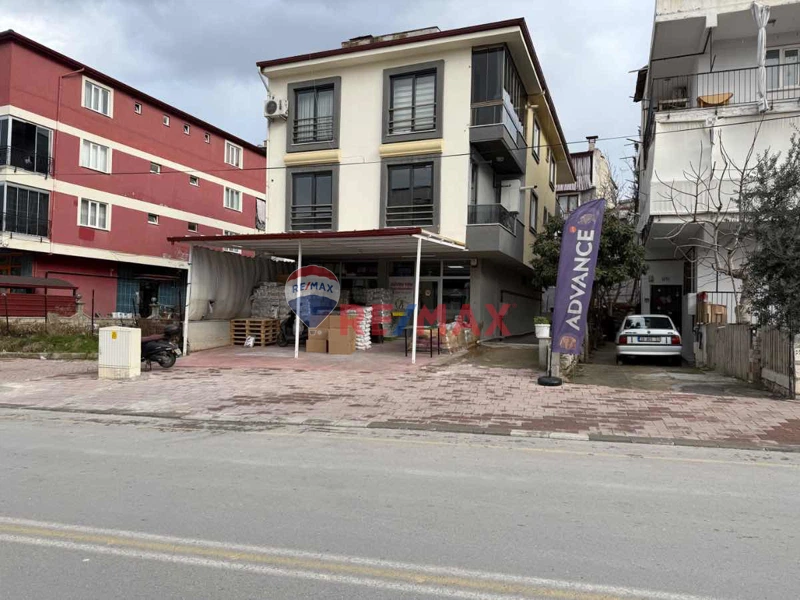 REMAX MODEL'DEN HASAN GÖNÜLLÜ SPOR SALONU KARŞISI GENIŞ CEPHELI SATILIK DÜKKAN