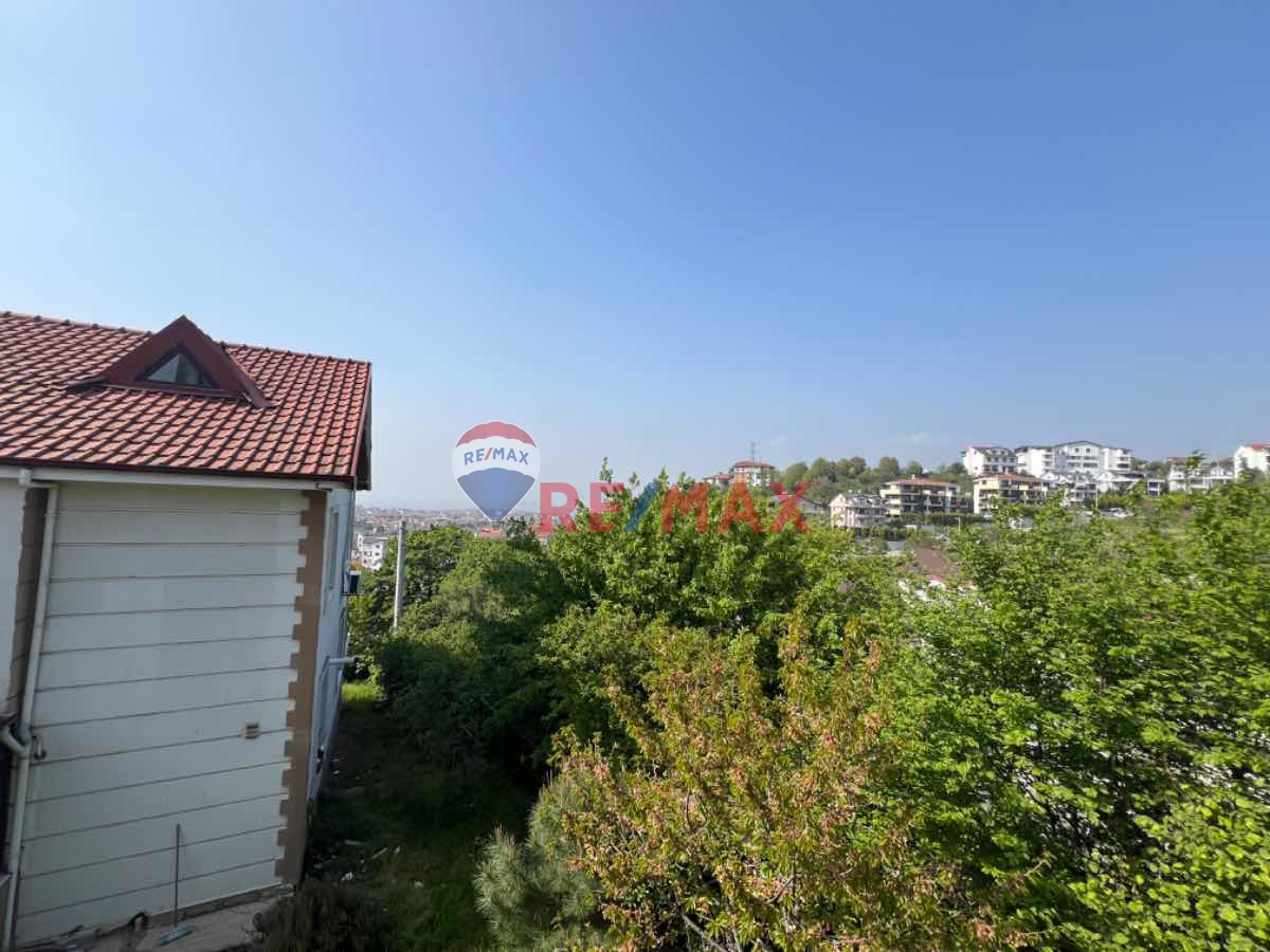 GÖLCÜK TOPÇULAR MAHALLESINDE DUBLEKS VILLA RE/MAX ÇAKRA