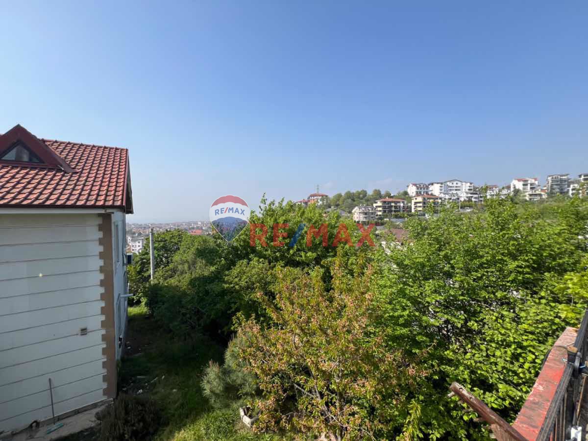 GÖLCÜK TOPÇULAR MAHALLESINDE DUBLEKS VILLA RE/MAX ÇAKRA