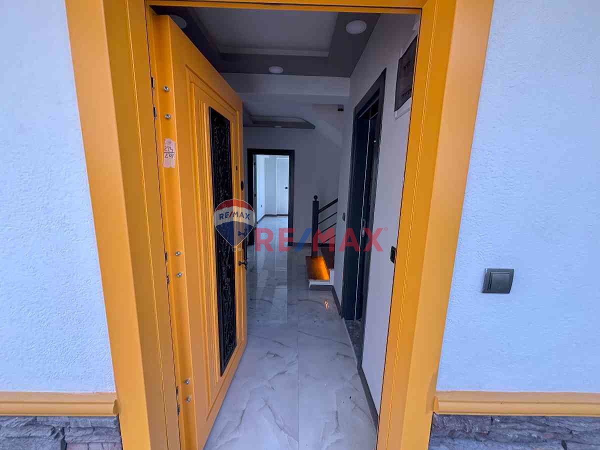 REMAX MİD'DEN AVCILAR MAHALLESİNDE DENİZ VE DOĞA MANZARASI BİRARADA 4+1 VİLLA