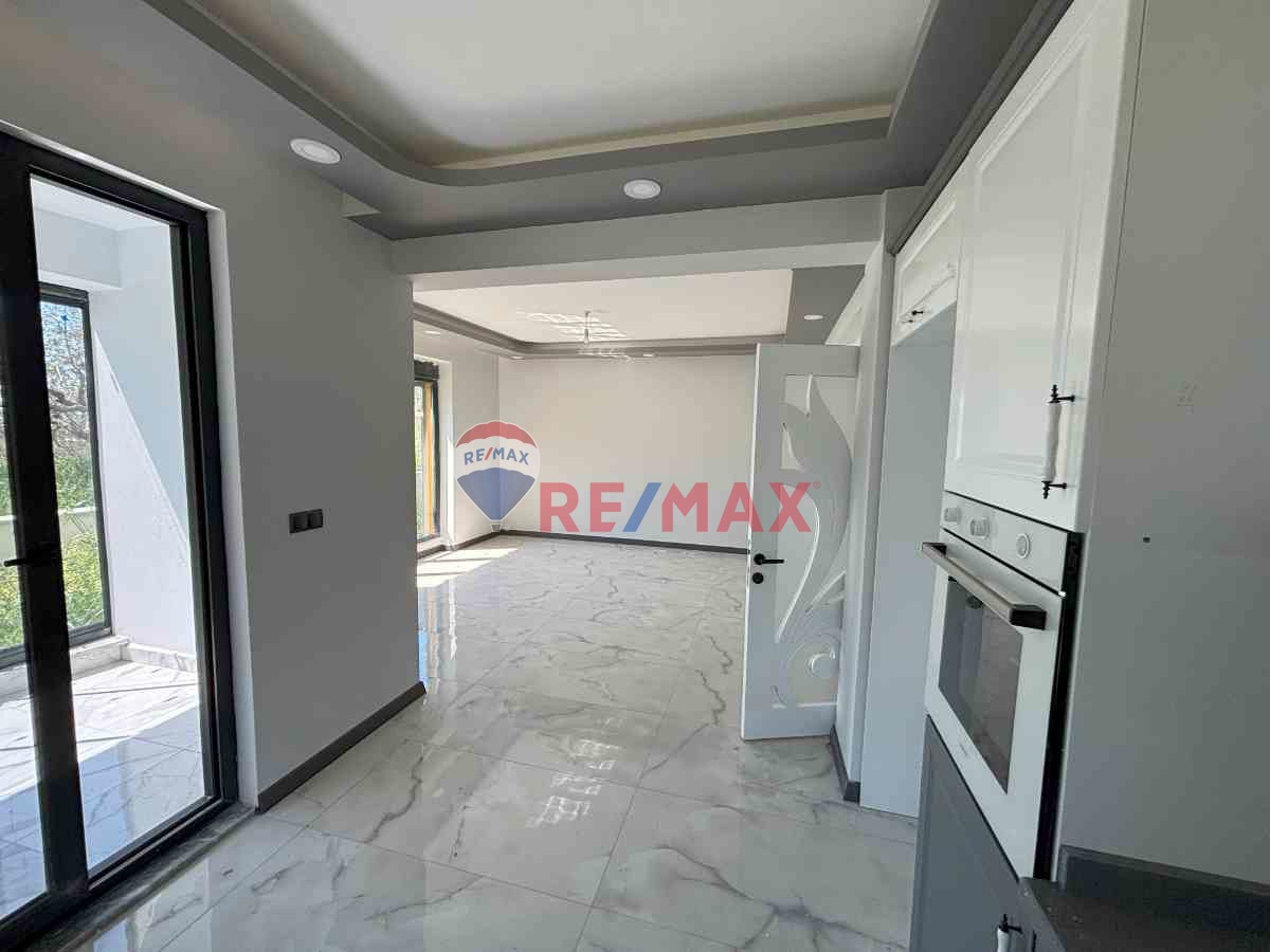 REMAX MİD'DEN AVCILAR MAHALLESİNDE DENİZ VE DOĞA MANZARASI BİRARADA 4+1 VİLLA