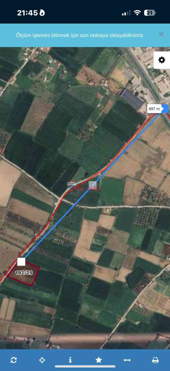 HELVACI KAVŞAĞI BENZİNLİK ARKASI MEVKİİNDE SATILIK TARLA