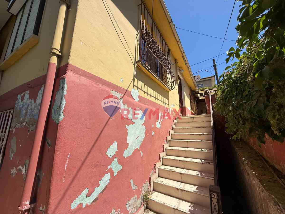 BEYKOZ PAŞABAHÇEDE BAHÇELI VE BAHÇE KATLI MÜSTAKIL EV!