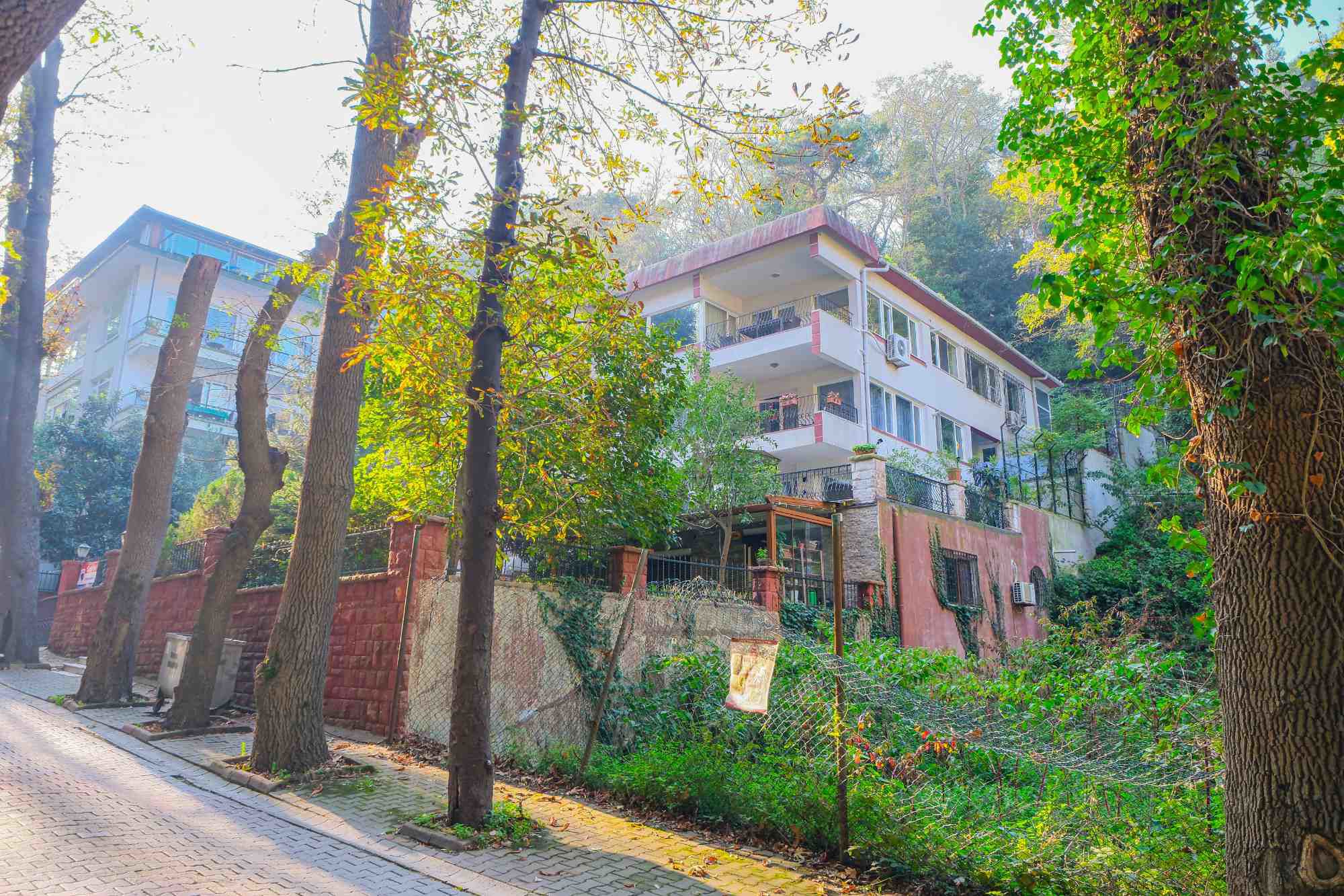 🌿TARABYA'NIN EN SEÇKIN HATTINDA YEŞILIN IÇINDE, SAHILE YÜRÜME MESAFESINDE SATILIK DAIRE