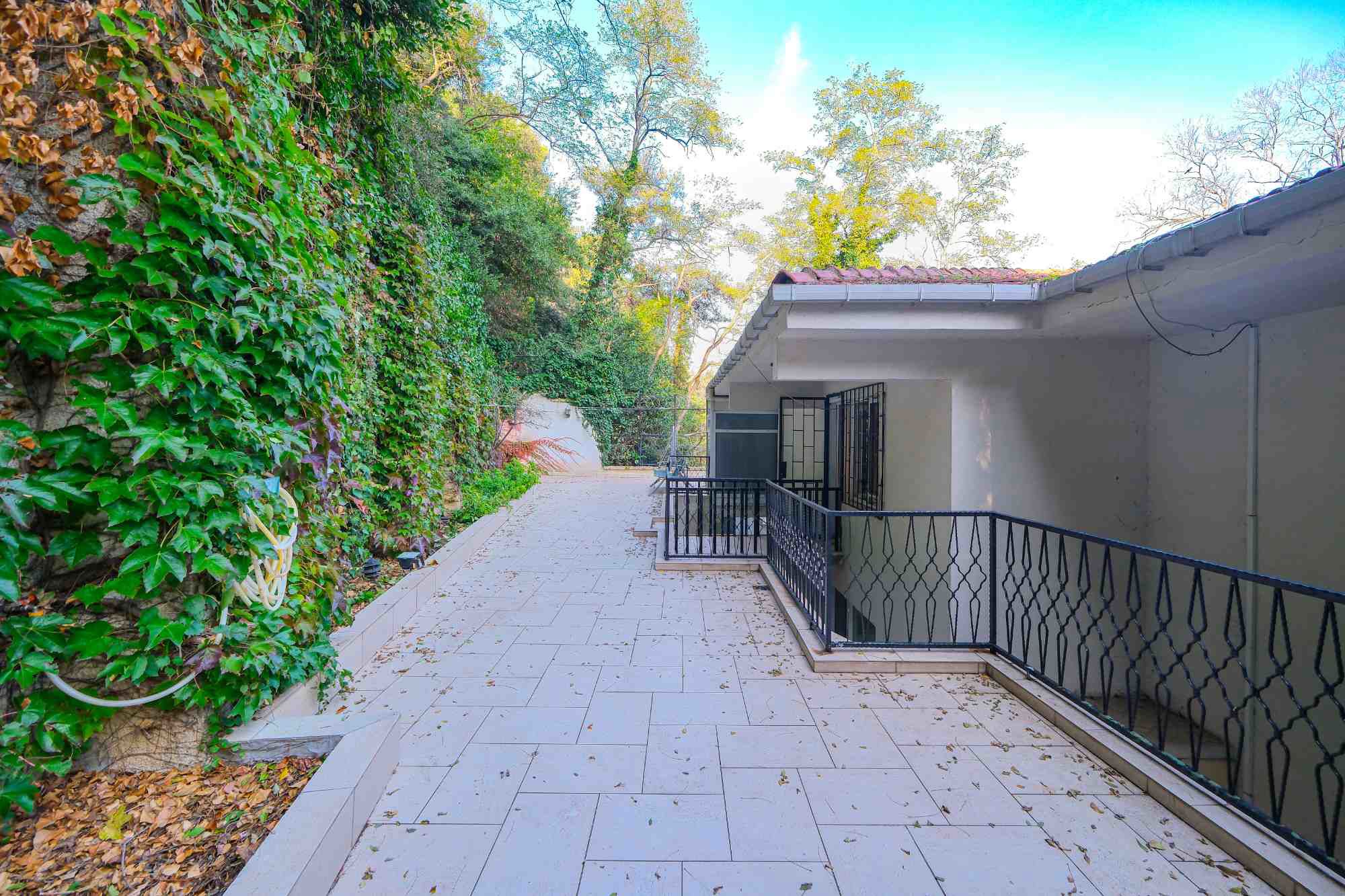 🌿TARABYA'NIN EN SEÇKIN HATTINDA YEŞILIN IÇINDE, SAHILE YÜRÜME MESAFESINDE SATILIK DAIRE