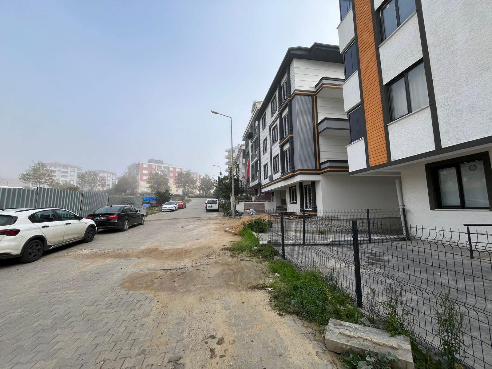 BÜLENT ECEVİT BULVARINDA SATILIK 1+1 DAİRE