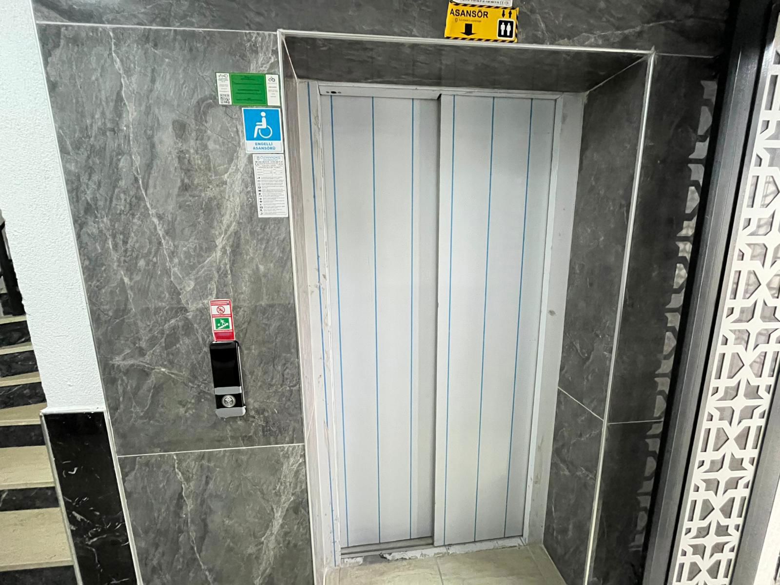 BÜLENT ECEVİT BULVARINDA SATILIK 1+1 DAİRE