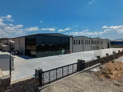 UŞAK TEKSTİL OSB DE AKREDİTELİ SATILIK MODERN ÜRETİM TESİSİ