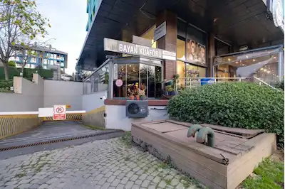 ZEKERİYAKÖY'DE BAHÇE KULLANIMLI GENİŞ DÜKKAN&MAĞAZA