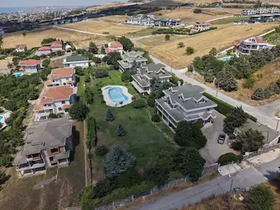 CELALIYE DE ÜÇ ADET DENİZ MANZARALI HAVUZLU VILLA